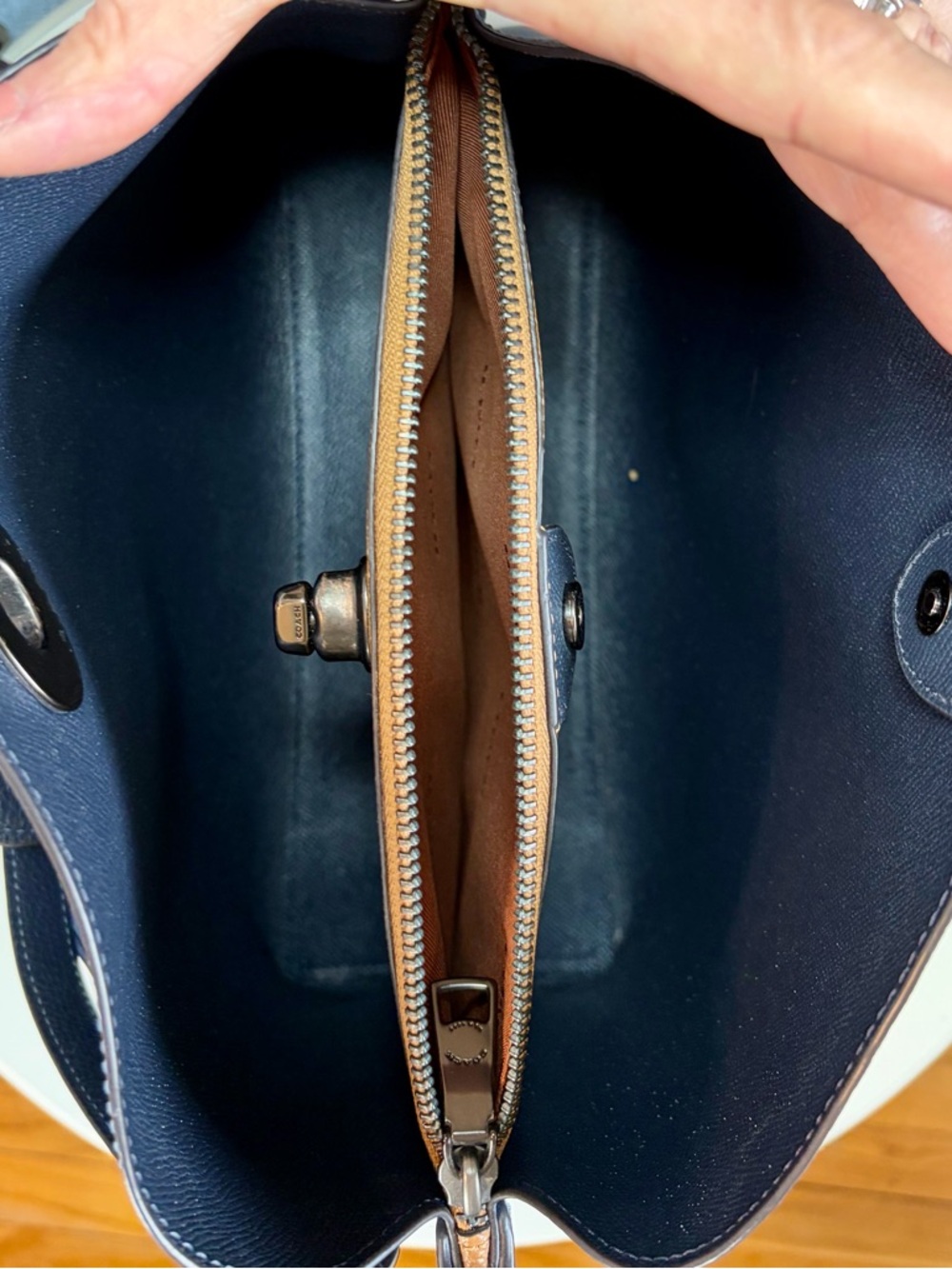 Coach Willow Blue Pebbled Leather Turnlock Crossbody Shoulder Bag EUC MSRP $395 - Picture 14 of 16